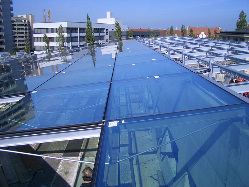 Glasüberdachung mit Stahlunterkonstruktion Berufsschule in München